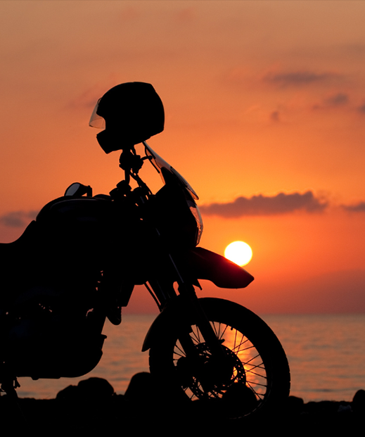 夕日とバイクの画像