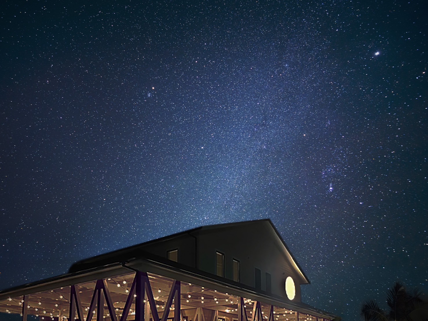 TAVISTARの建物と星空の画像